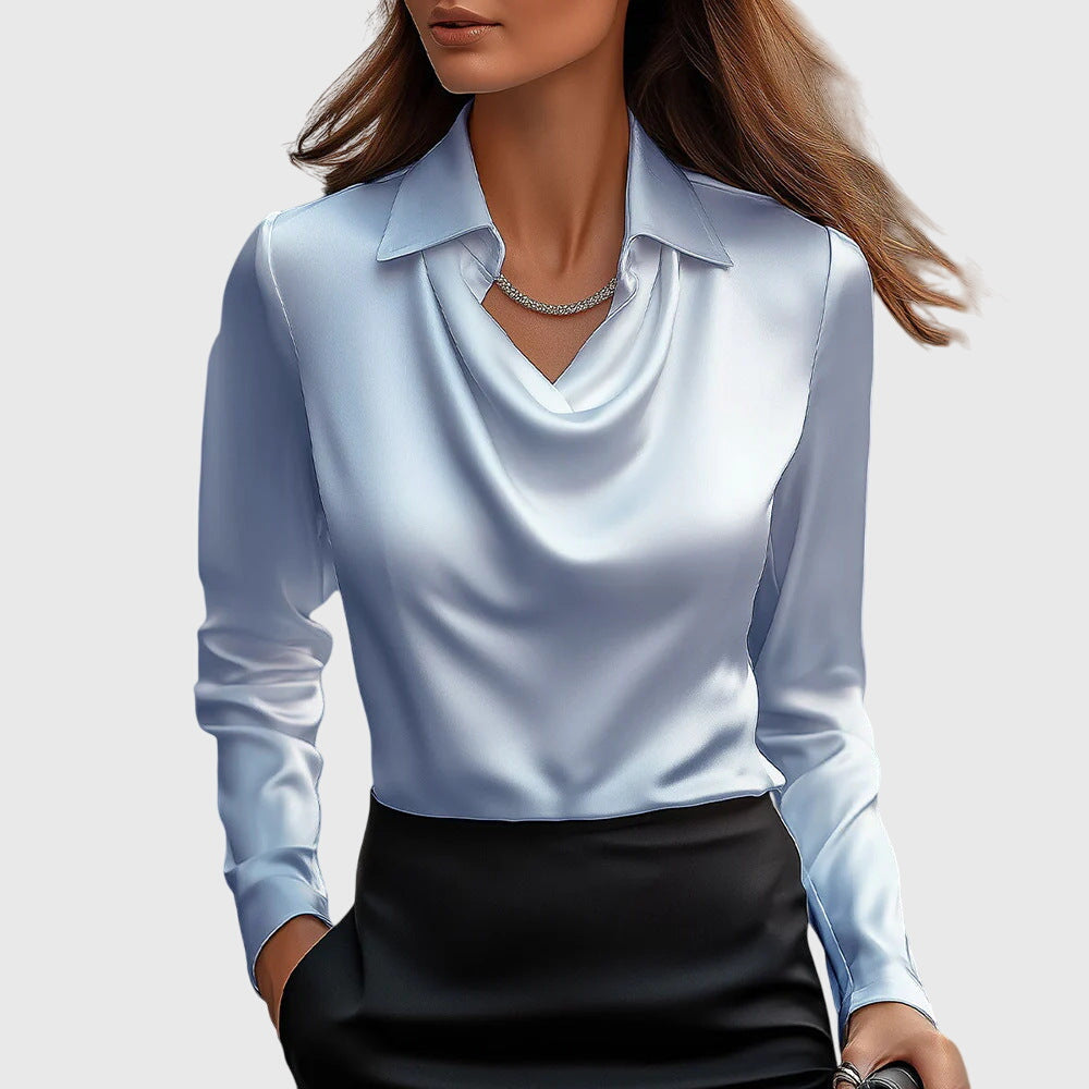 Sylvie | Bluzka z eleganckim połyskiem i plisowanym dekoltem