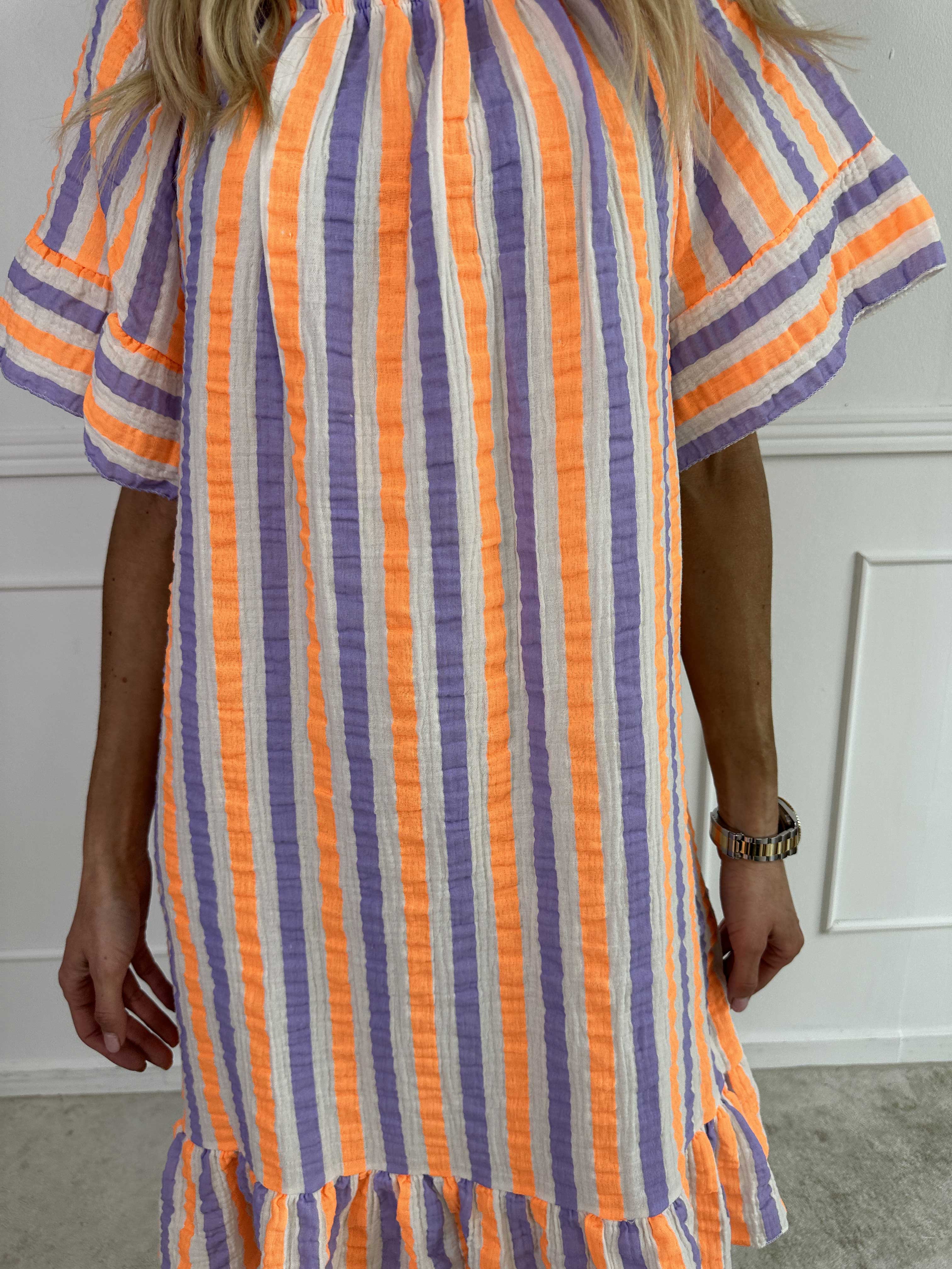 Elsie - Sukienka w paski z miękkiej bawełny w fale i potoki