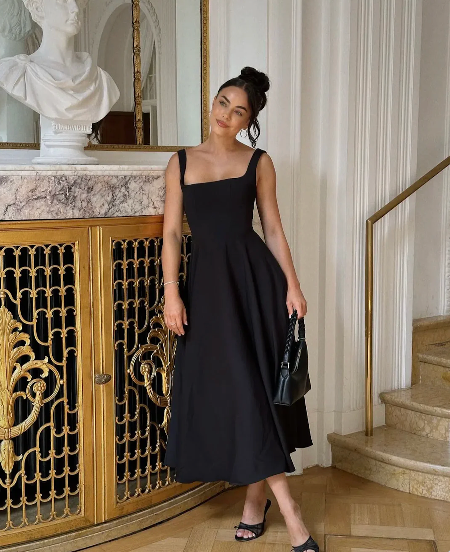 NOMI™ | Sukienka midi z kwadratowym dekoltem