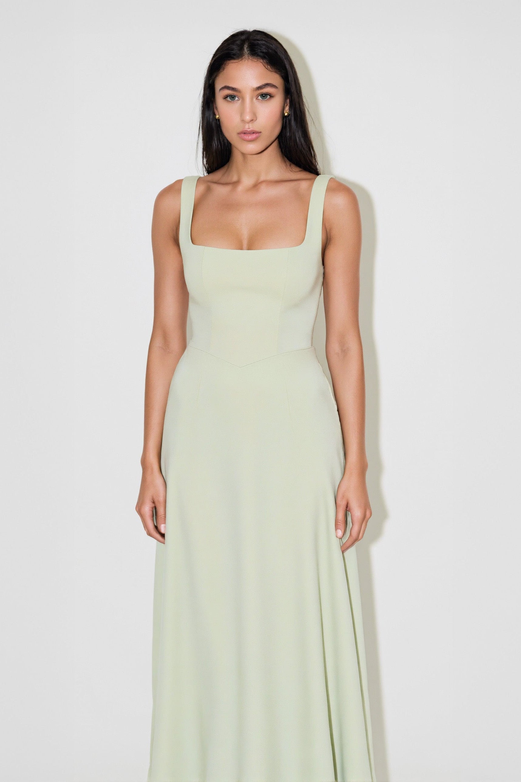 NOMI™ | Sukienka midi z kwadratowym dekoltem