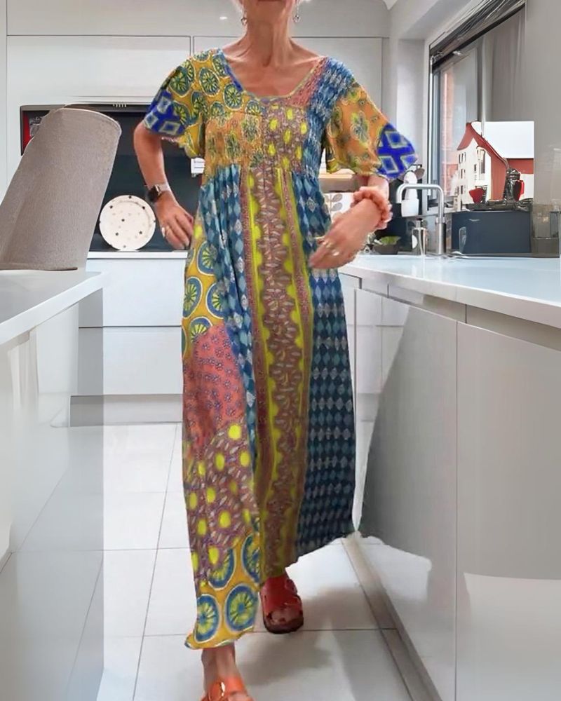 Berenika - Sukienka boho z dekoltem i wzorem paisley