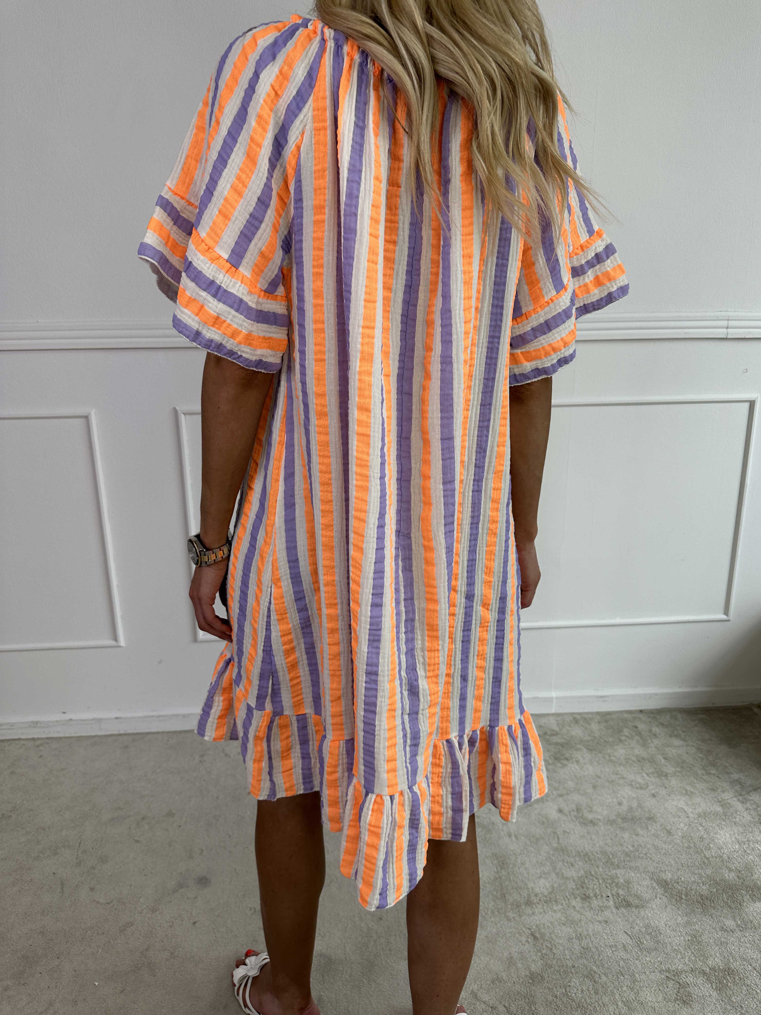 Elsie - Sukienka w paski z miękkiej bawełny w fale i potoki