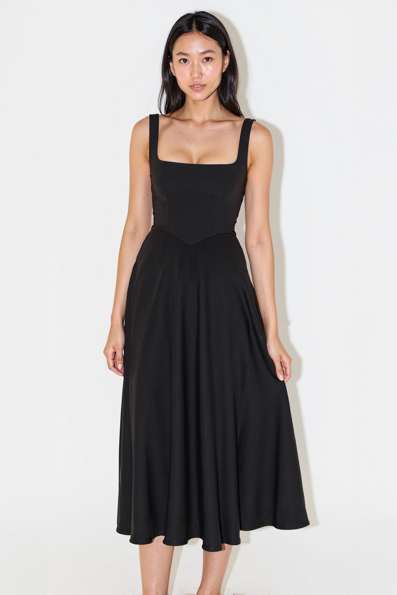 NOMI™ | Sukienka midi z kwadratowym dekoltem