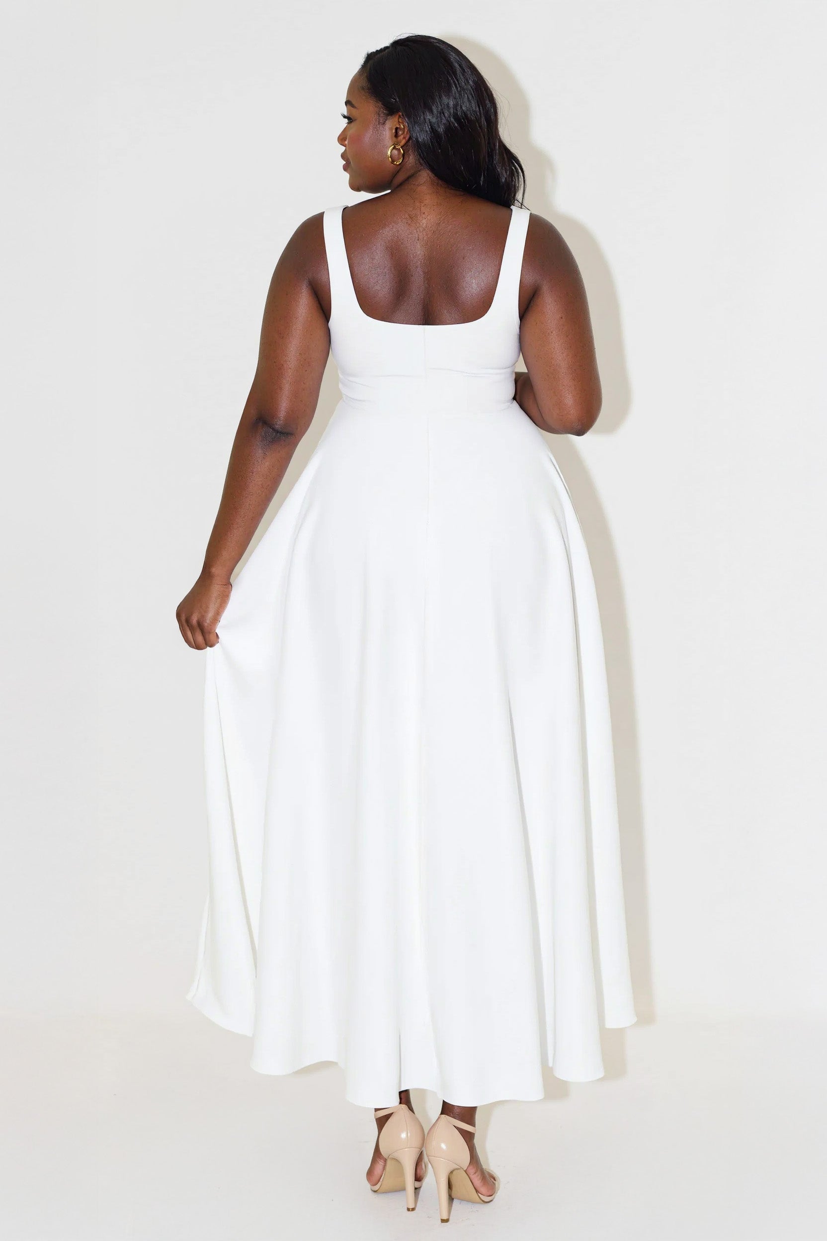 NOMI™ | Sukienka midi z kwadratowym dekoltem